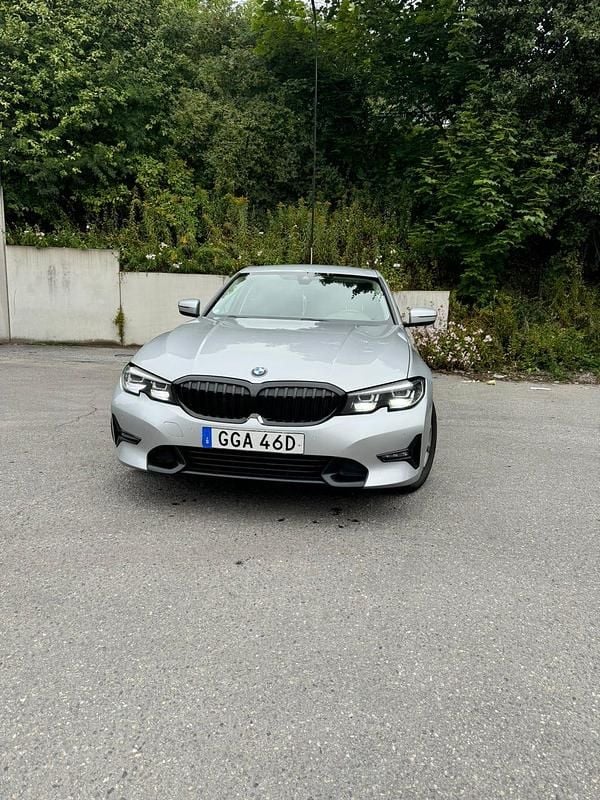 Begagnad 2020 BMW 330 Sedan | 255 000 kr (Bra pris) - Bild 1/4