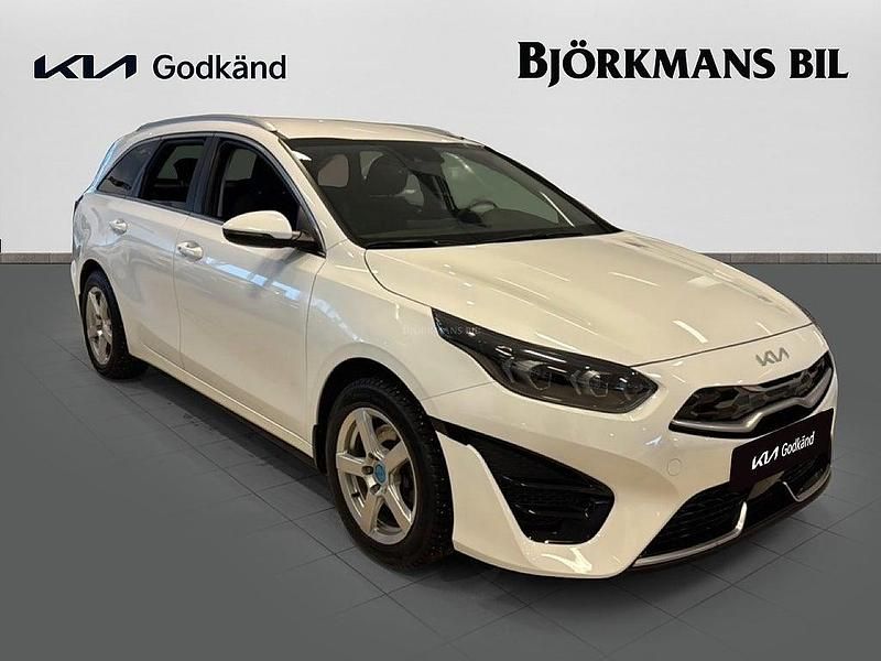 Begagnad Kia Ceed Sportswagon 105 HK (77 kW) 2023 /hw2/ deluxe white m Kombi