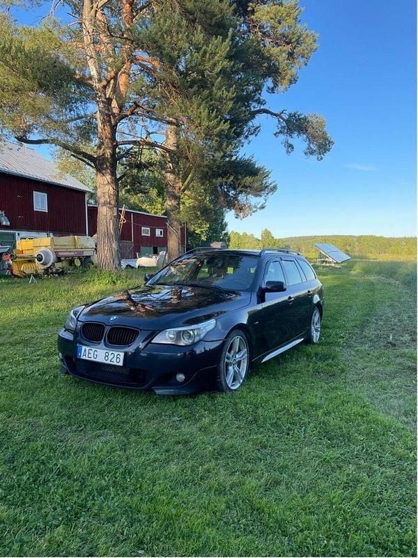 Svart Begagnad 2007 BMW 530 M Sport Kombi | 62 000 kr (Marknadspris) - Bild 1/4
