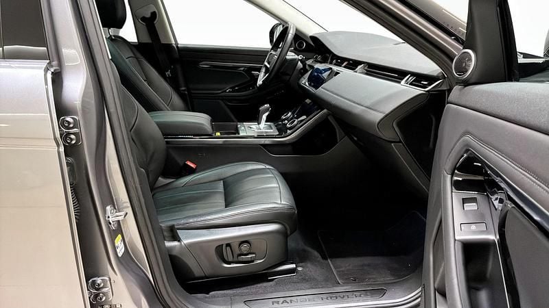 Begagnad Land Rover Range Rover evoque SE 204 HK (150 kW) 2023 Grå SUV