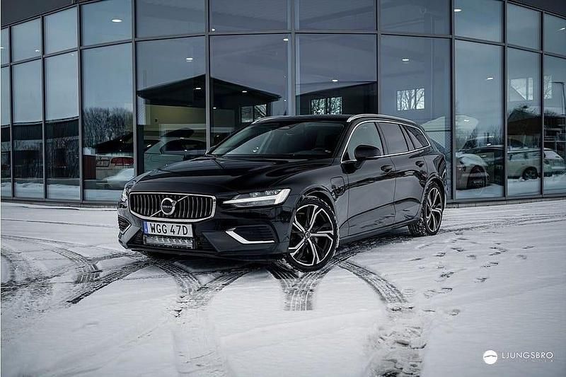 Svart Begagnad 2023 Volvo V60 Kombi | 309 900 kr - Bild 1/4