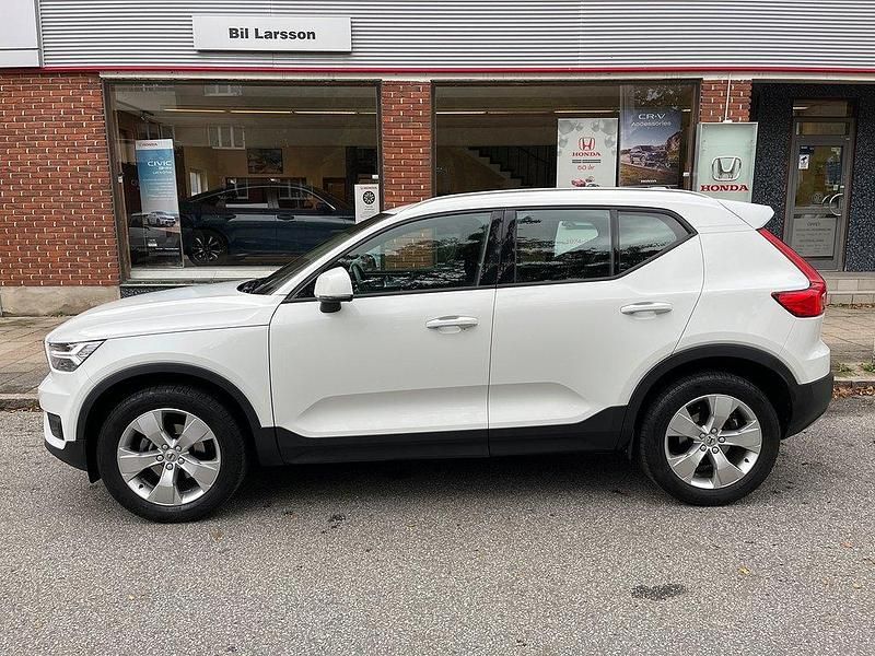Vit Begagnad 2019 Volvo XC40 Momentum SUV | 234 000 kr (Dyr) - Bild 1/4