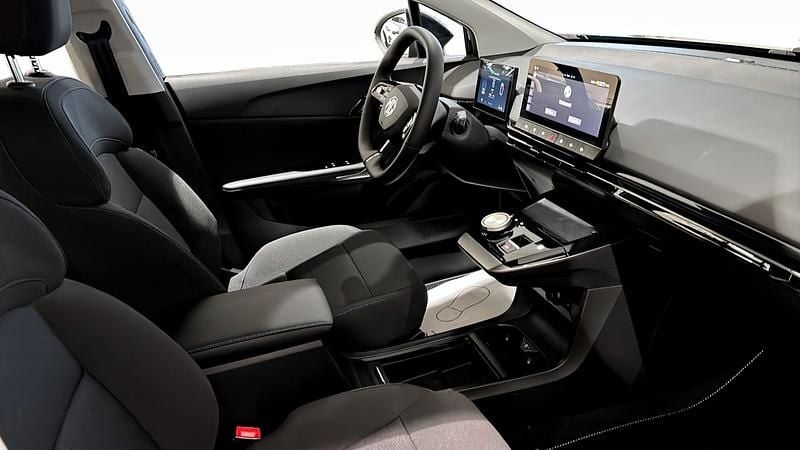 Begagnad MG MG4 EV 125 kW (170 HK) 2024 Grå Halvkombi