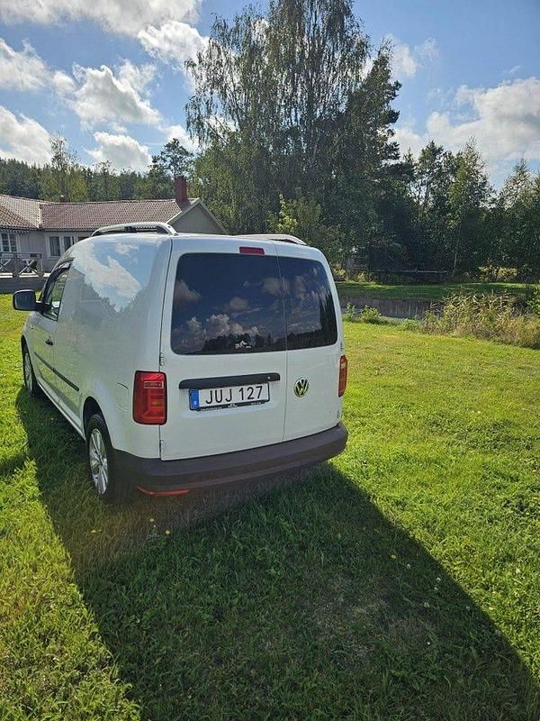 Vit Begagnad 2016 VW Caddy Minibuss | 89 000 kr (Bra pris) - Bild 1/4