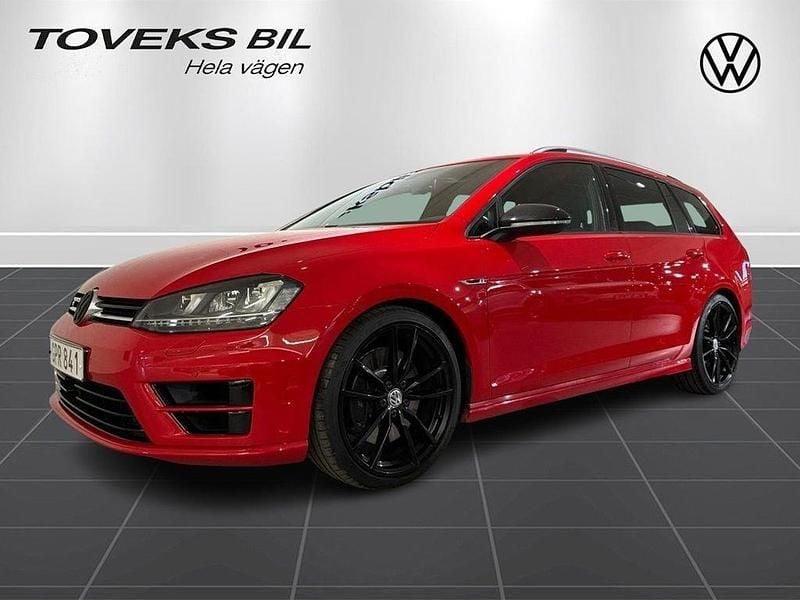 Röd Begagnad 2015 VW Golf VII R Sedan | 269 900 kr (Lite dyr) - Bild 1/4