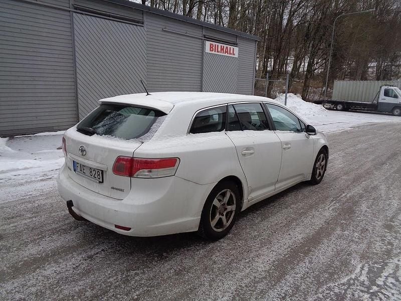 Begagnad Toyota Avensis Business Edition 126 HK (92 kW) 2011 Vit Kombi