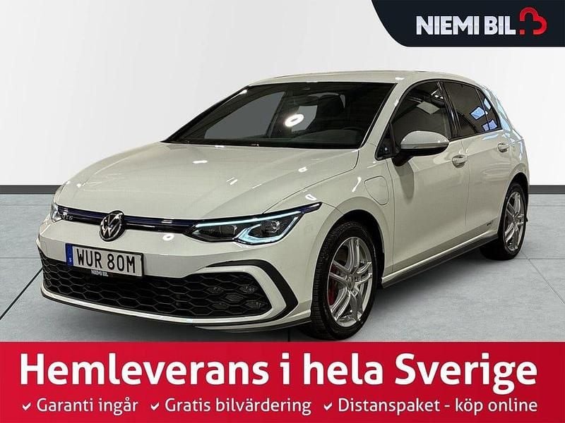 Vit Begagnad 2020 VW Golf VIII GTE Halvkombi | 284 900 kr (Marknadspris) - Bild 1/3