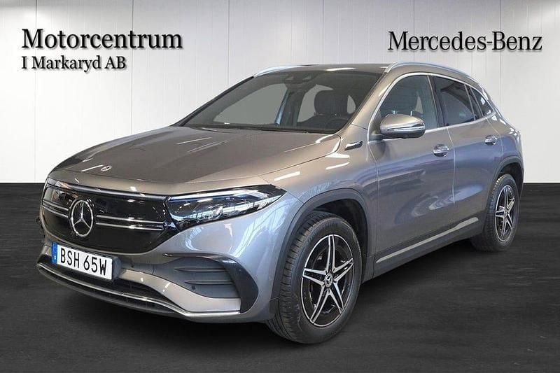 Mörkgrå Begagnad 2023 Mercedes EQA300 AMG SUV | 419 000 kr (Marknadspris) - Bild 1/4
