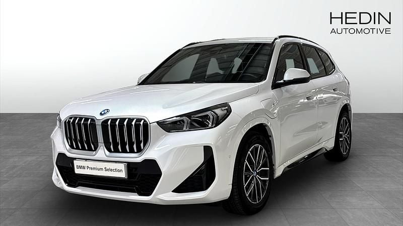 Vit (white) Begagnad 2025 BMW X1 M Sport SUV | 548 700 kr (Lite dyr) - Bild 1/4