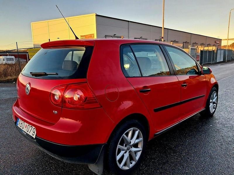Begagnad VW Golf IV 102 HK (75 kW) 2006 Röd