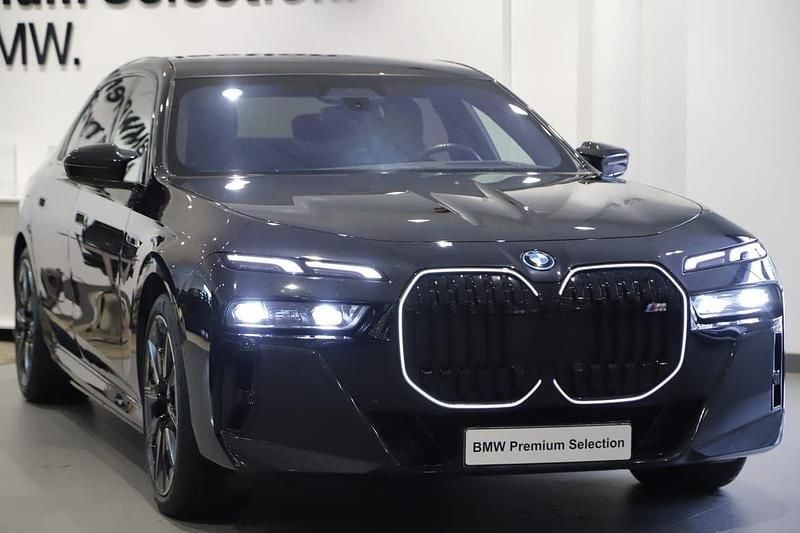 Svart Begagnad 2024 BMW 760 Comfort Edition Sedan | 1 249 000 kr - Bild 1/3