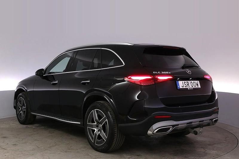 Begagnad Mercedes GLC300e AMG 230 HK (169 kW) 2023 Svart SUV