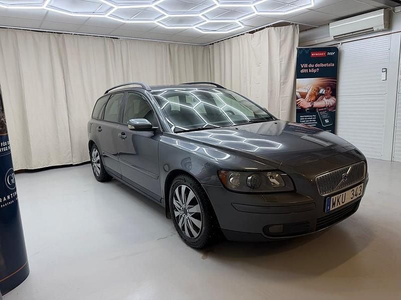 Begagnad Volvo V50 Momentum 220 HK (161 kW) 2004 Grå Kombi
