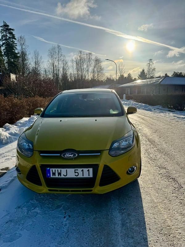 Begagnad Ford Focus 115 HK (84 kW) 2011 Mustard olive