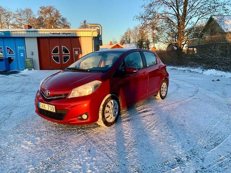 Begagnad 2012 Toyota Yaris Halvkombi | 40 000 kr (Marknadspris) - Bild 1/4