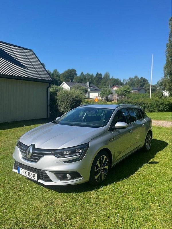Silver Begagnad 2017 Renault Mégane GrandTour Kombi | 119 000 kr (Bra pris) - Bild 1/4