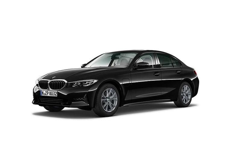 Black sapphire metallic Begagnad 2020 BMW 330e Sport Line Sedan | 259 500 kr (Bra pris) - Bild 1/2