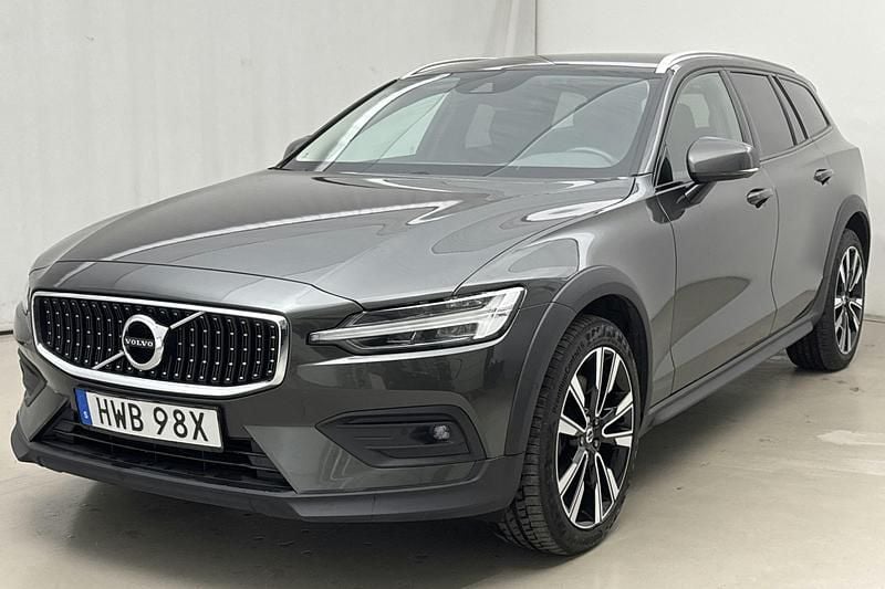 Mörkgrå Begagnad 2021 Volvo V60 CC Kombi | 309 000 kr (Bra pris) - Bild 1/4