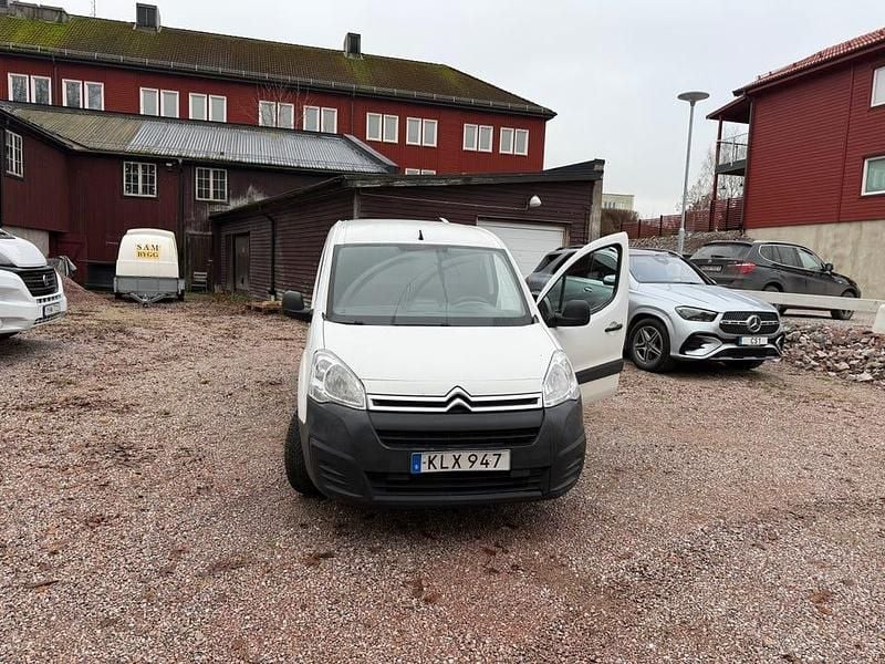 Vit Begagnad 2017 Citroën Berlingo Van | 53 000 kr (Superpris) - Bild 1/4