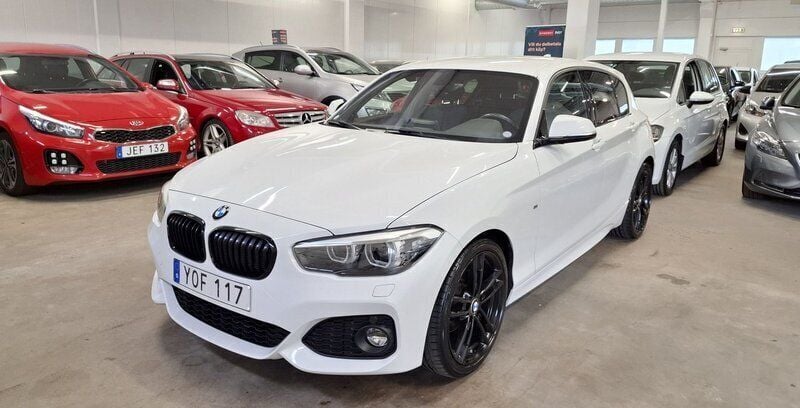 Vit Begagnad 2018 BMW 118 M Sport Halvkombi | 185 000 kr (Bra pris) - Bild 1/4
