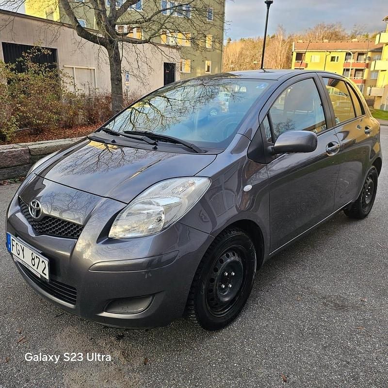 Begagnad 2009 Toyota Yaris Halvkombi | 29 990 kr (Bra pris) - Bild 1/4