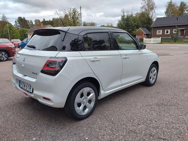 Ny Suzuki Swift 83 HK (61 kW) 2025 Vit Halvkombi
