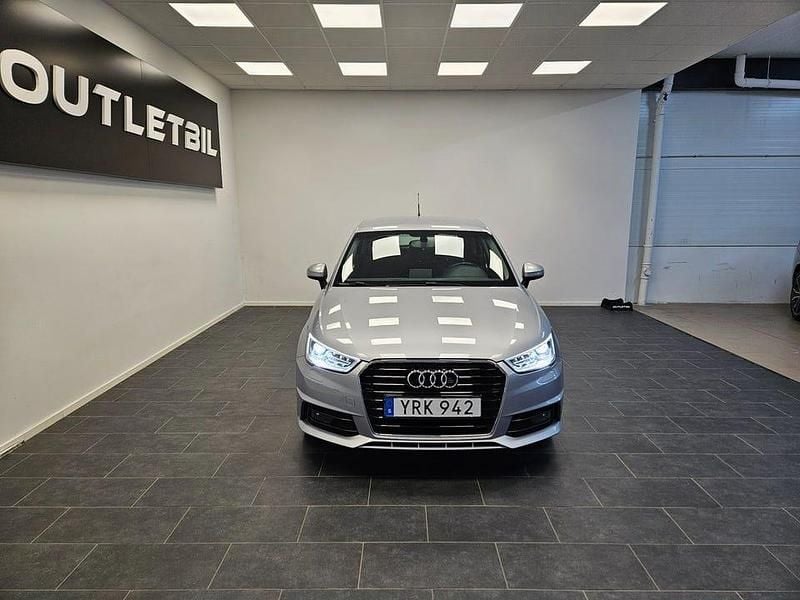 Begagnad Audi A1 Sportback S-Line 95 HK (69 kW) 2017 Silver Halvkombi