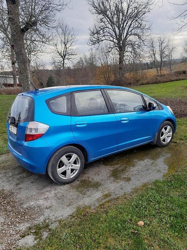 Blå Begagnad 2010 Honda Jazz Halvkombi | 59 000 kr (Marknadspris) - Bild 1/3
