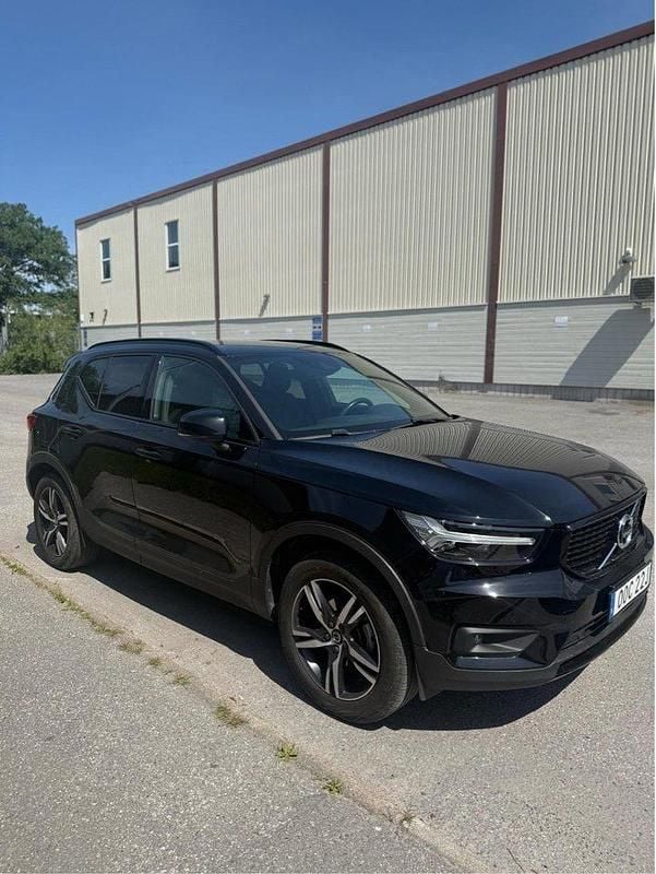 Svart Begagnad 2020 Volvo XC40 R-Design SUV | 305 000 kr (Lite dyr) - Bild 1/4
