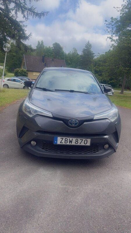 Grå Begagnad 2018 Toyota C-HR Style SUV | 180 000 kr (Dyr) - Bild 1/3