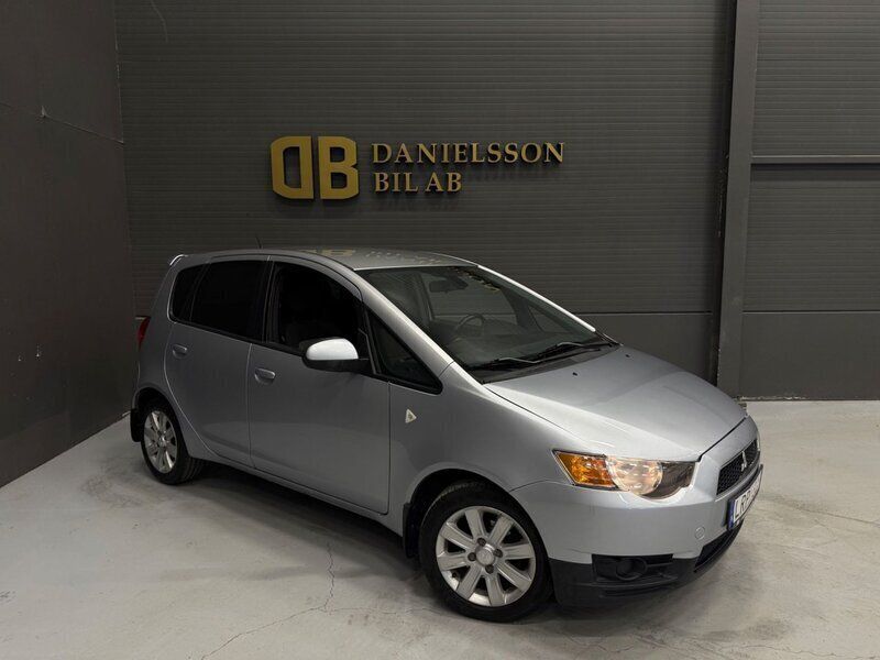 Silver Begagnad 2011 Mitsubishi Colt Halvkombi | 54 800 kr (Marknadspris) - Bild 1/4