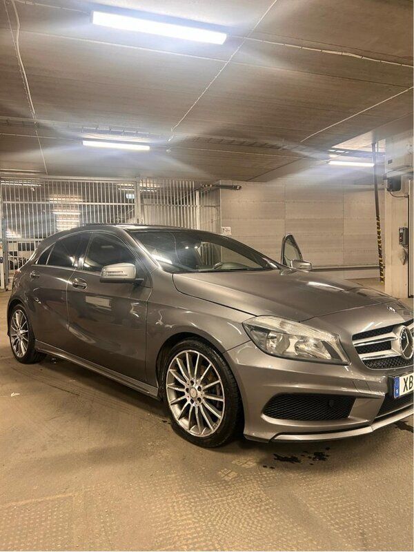 Grå Begagnad 2014 Mercedes A180 AMG Halvkombi | 89 900 kr (Marknadspris) - Bild 1/4