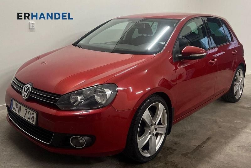 Röd Begagnad 2009 VW Golf VI Halvkombi | 69 900 kr (Marknadspris) - Bild 1/4