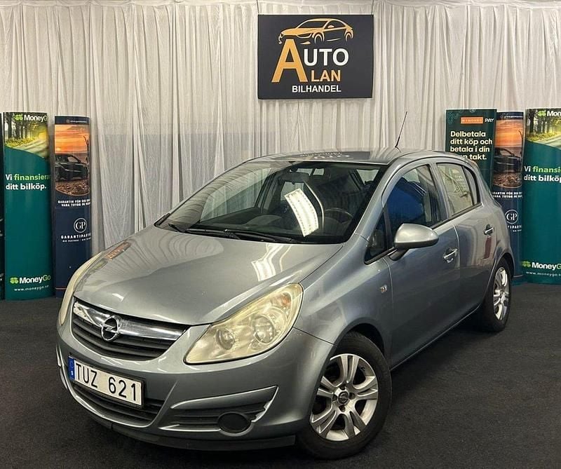 Grå Begagnad 2011 Opel Corsa Enjoy Halvkombi | 47 900 kr (Marknadspris) - Bild 1/4