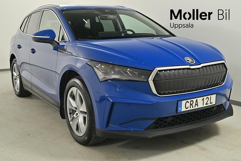 Blå (energy blue) Begagnad 2022 Skoda Enyaq iV SUV | 349 000 kr (Marknadspris) - Bild 1/3