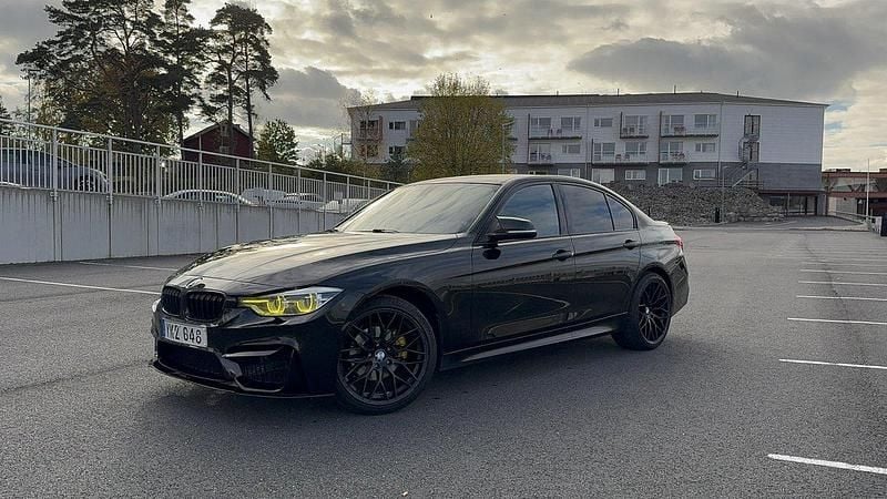 Begagnad 2017 BMW 320 Sport Line Sedan | 199 000 kr (Marknadspris) - Bild 1/4