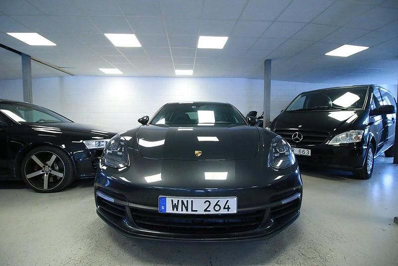Begagnad Porsche Panamera Sport 422 HK (310 kW) 2017 Grå Halvkombi