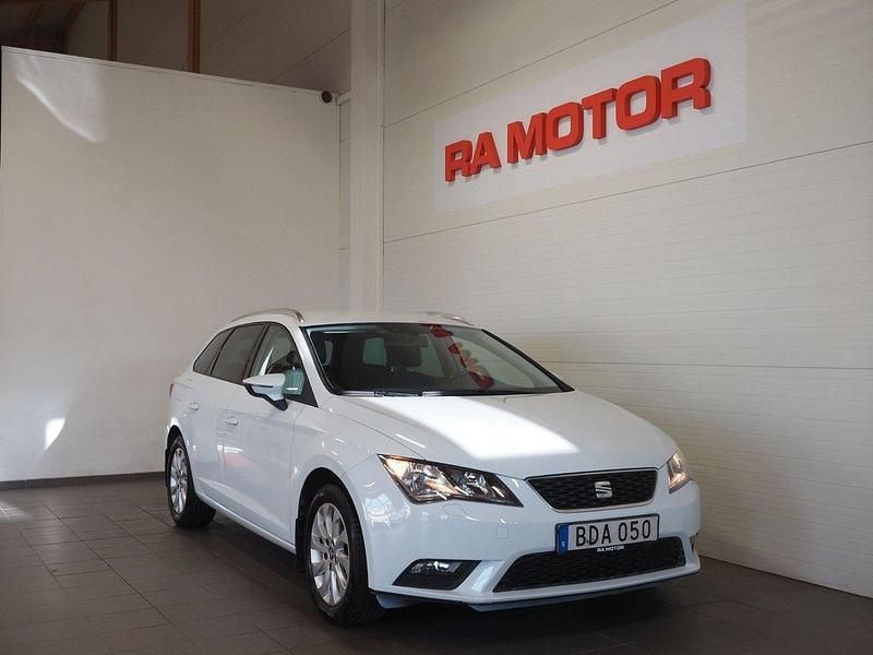 Vit Begagnad 2014 Seat Leon ST Style Kombi | 94 900 kr (Marknadspris) - Bild 1/3