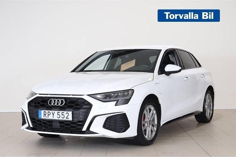 Begagnad Audi A3 S-Line 245 HK (180 kW) 2021 Vit Sedan