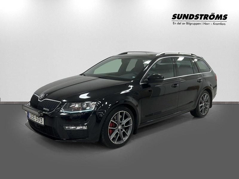 Svart Begagnad 2015 Skoda Octavia RS Kombi | 139 900 kr (Marknadspris) - Bild 1/4