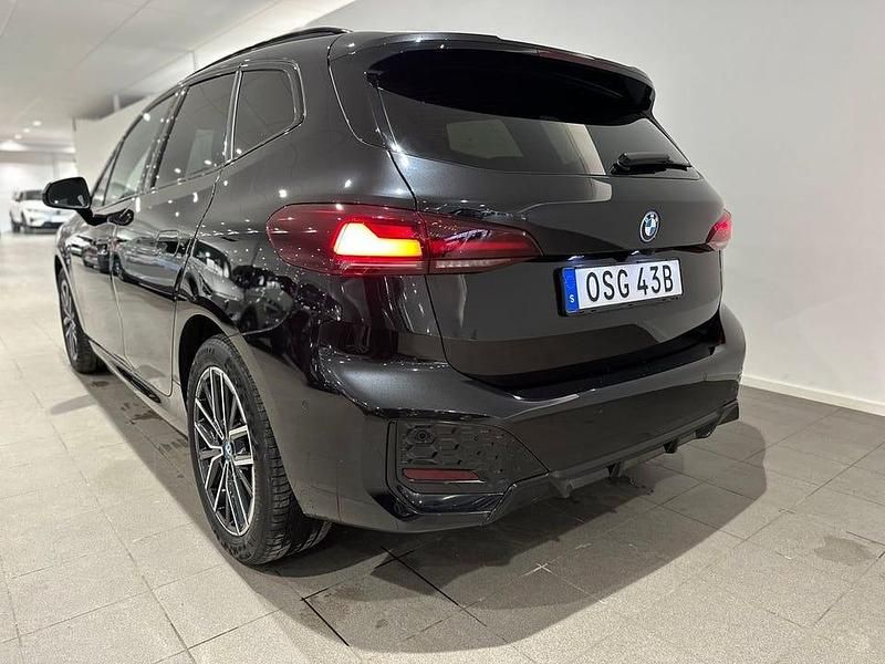 Begagnad BMW 225 Active Tourer M Sport 248 HK (182 kW) 2024 Svart Minibuss
