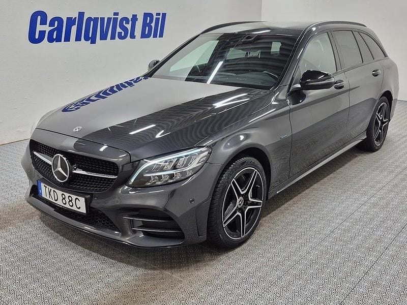 Grafitgrå metallic Begagnad 2021 Mercedes C300 AMG Kombi | 365 000 kr - Bild 1/4