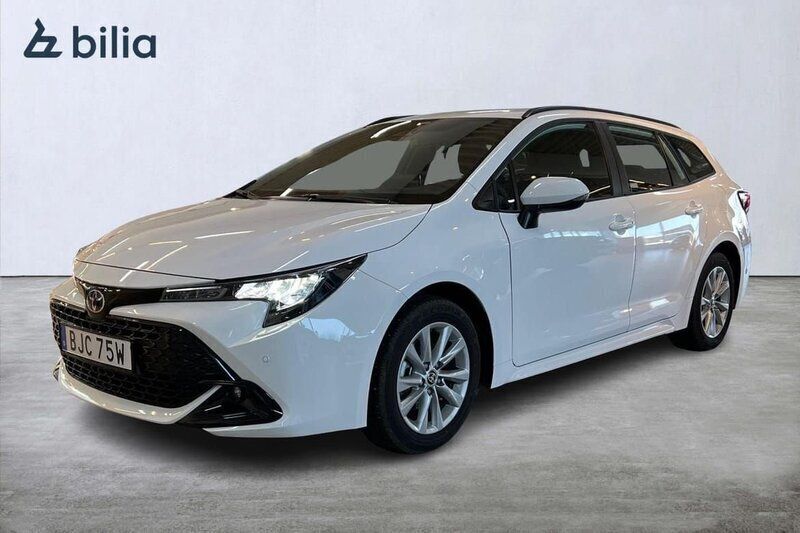 Vit Begagnad 2024 Toyota Corolla Active Kombi | 299 900 kr (Marknadspris) - Bild 1/4