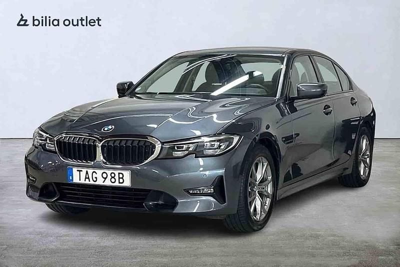 Grå Begagnad 2021 BMW 318 Sedan | 274 900 kr - Bild 1/1