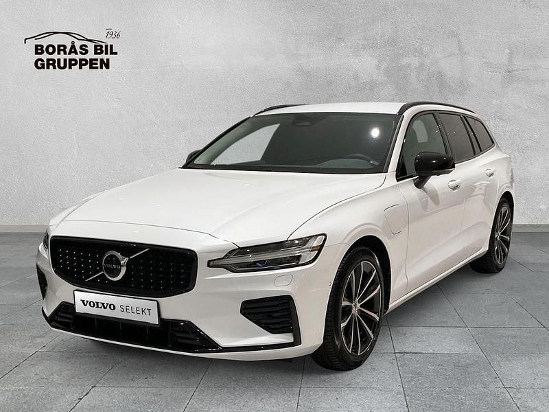 Vit Begagnad 2025 Volvo V60 Plus Kombi | 489 000 kr (Marknadspris) - Bild 1/4