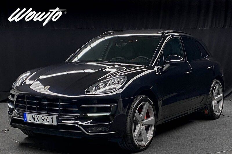 Svart Begagnad 2015 Porsche Macan Turbo SUV | 469 800 kr (Marknadspris) - Bild 1/3