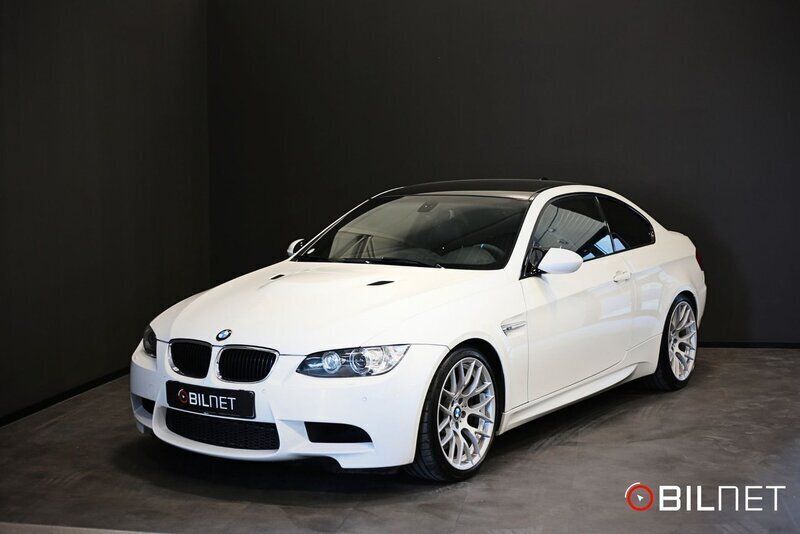 Vit Begagnad 2011 BMW M3 Competition Edition Sportkupé | 499 900 kr (Bra pris) - Bild 1/4