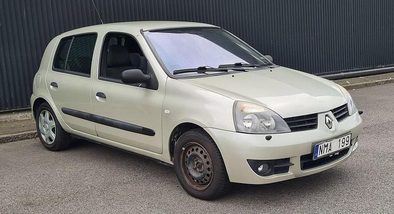 Ljusgrön (grön) Begagnad 2007 Renault Clio R.S. Halvkombi | 17 900 kr (Marknadspris) - Bild 1/4