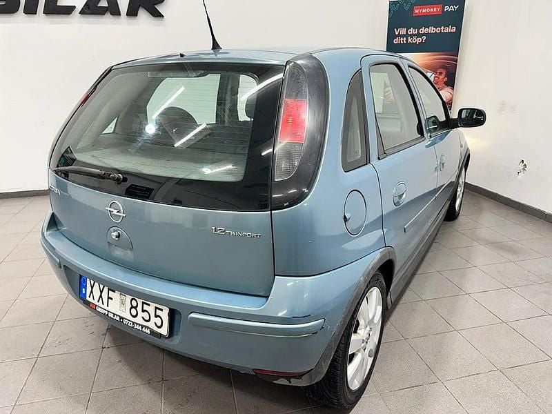 Begagnad Opel Corsa 81 HK (59 kW) 2006 Grå Halvkombi