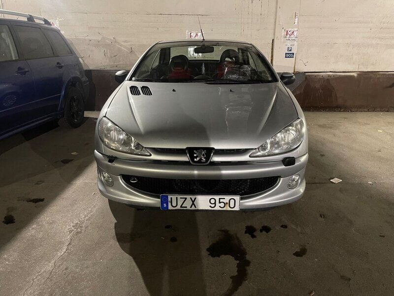 Begagnad Peugeot 206 CC 109 HK (80 kW) 2004 Silver Cab